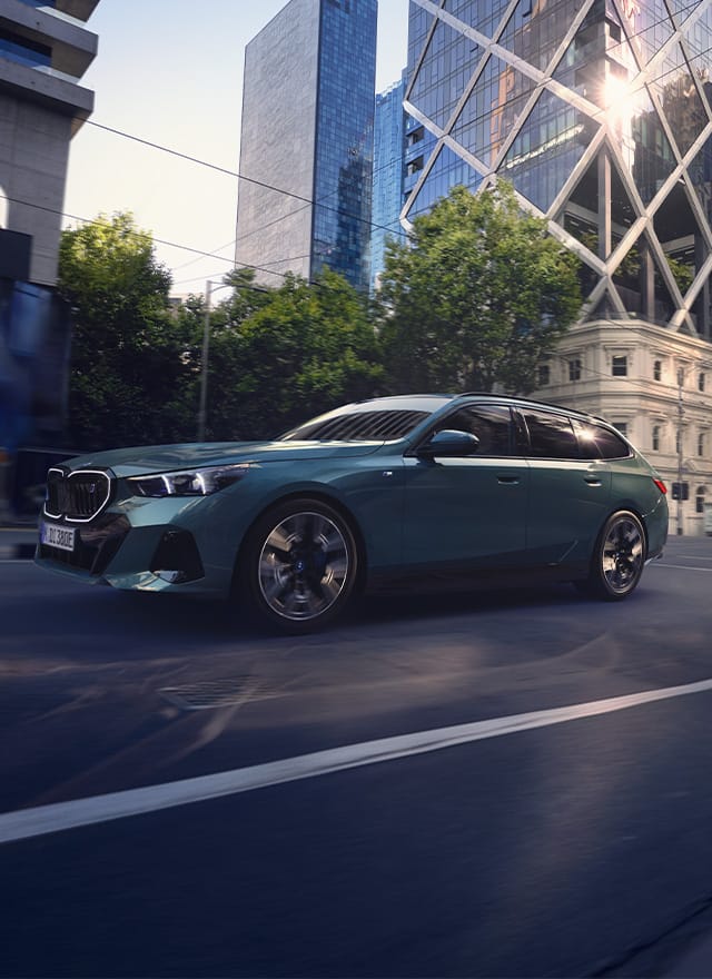 BMW i5 Touring Teaser.jpg