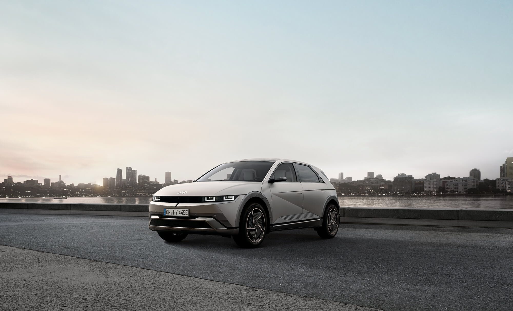 IONIQ_5_MY25_EXT_3-4_Front_kom (1).jpg