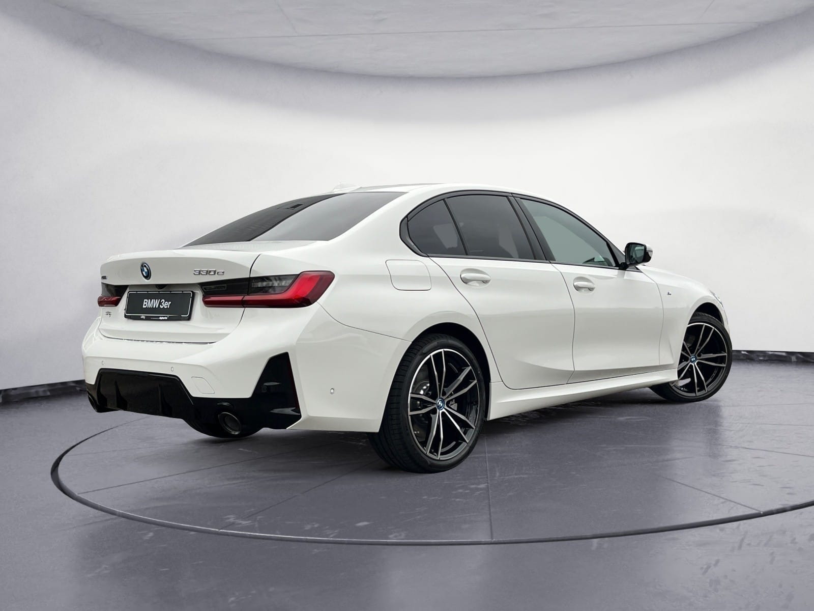 BMW - 330e xDrive Limousine